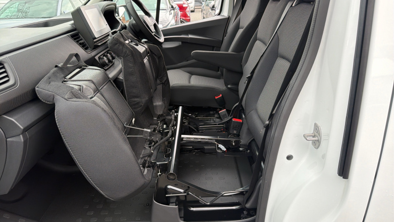 Renault Trafic Swb Diesel SL30 Blue dCi 130 Advance [Safety] Van